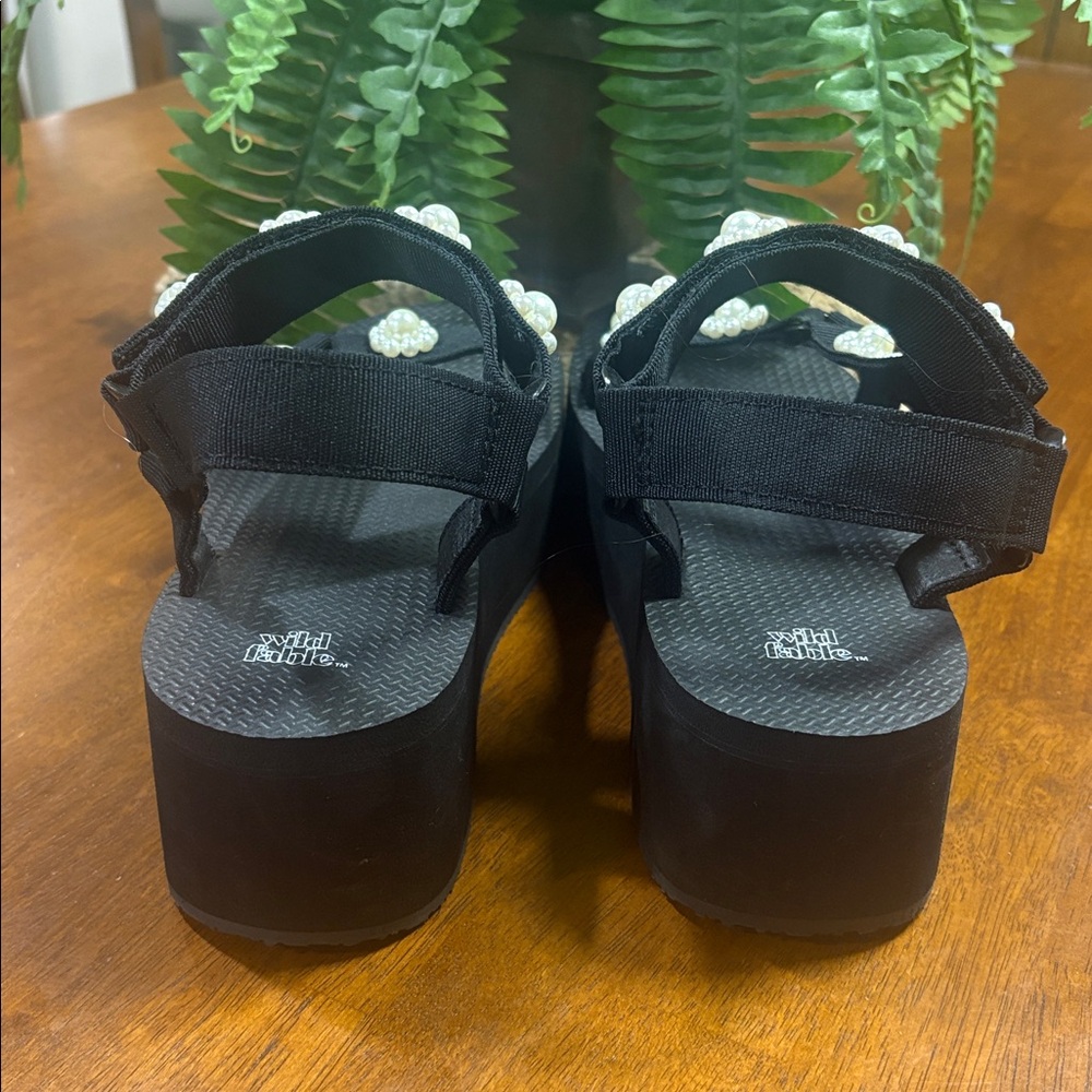 Black Sandals with Pearl Embellishments - Picture 4 of 7